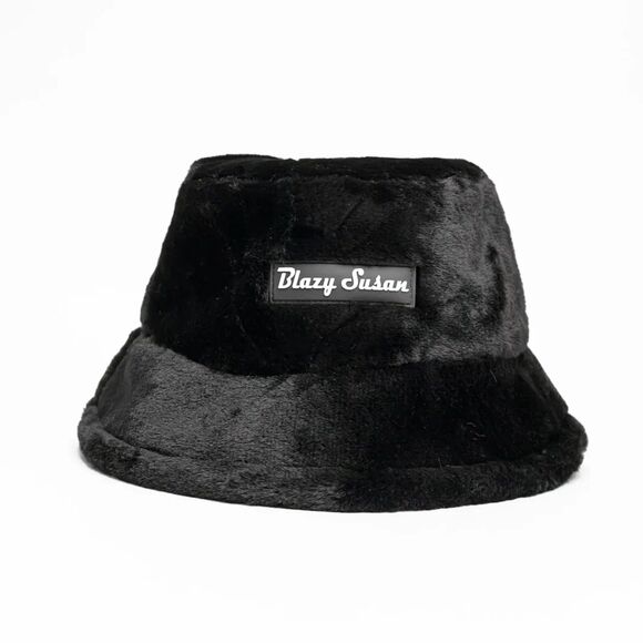 NWT Blazy Susan Fuzzy Bucket Hat in Black - Picture 1 of 4